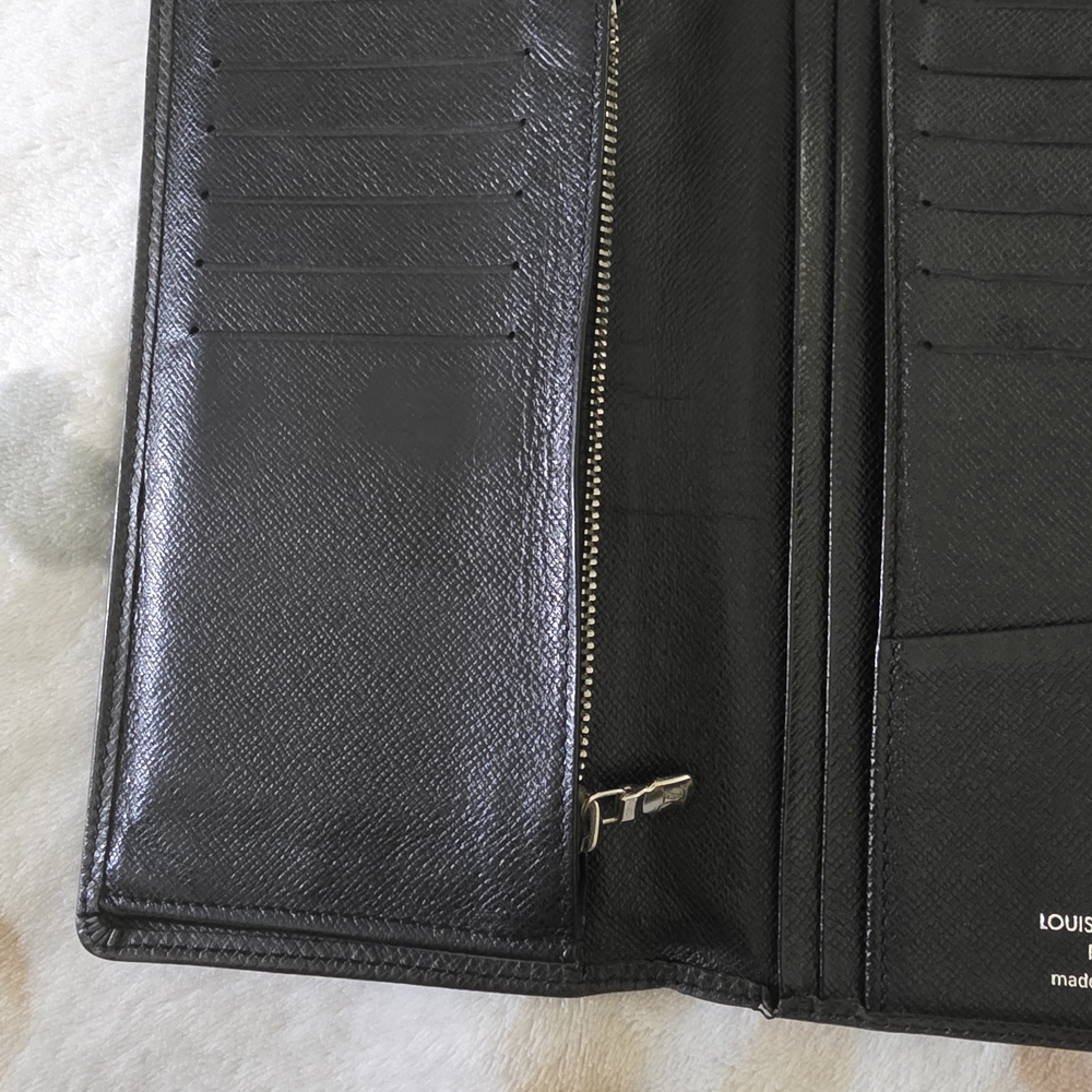 Louis Vuitton Brazza Wallet Black Taiga Leather COA Included - Picture 8 of 16